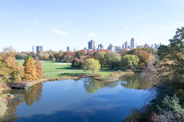Schloss Belvedere im Central Park beherbergt die offiziellen Wetterdaten — Stockfoto