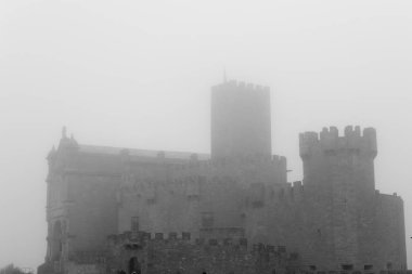 Kale Xavier sisli bir günde (İspanya)