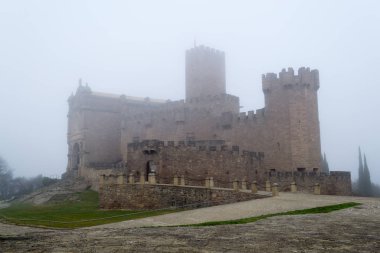 Kale Xavier sisli bir günde (İspanya)