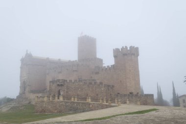 Kale Xavier sisli bir günde (İspanya)