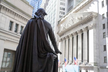 George Washington New York Menkul Kıymetler Borsası Binası gözlemleyerek