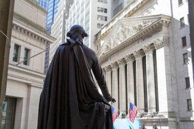 George Washington New York Menkul Kıymetler Borsası Binası gözlemleyerek