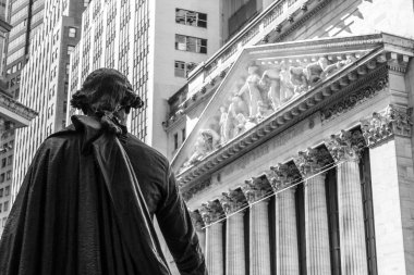 George Washington New York Menkul Kıymetler Borsası Binası gözlemleyerek