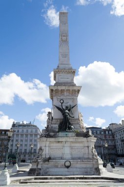 Lizbon 'da Restauradores Meydanı 'nda obelik (Portekiz)