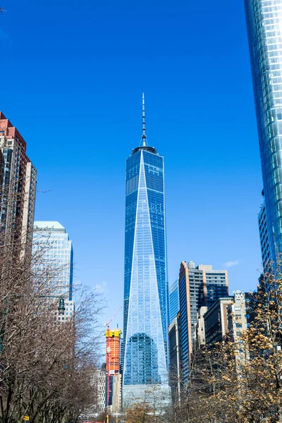 Um World Trade Center no distrito financeiro de NYC — Fotografia de Stock