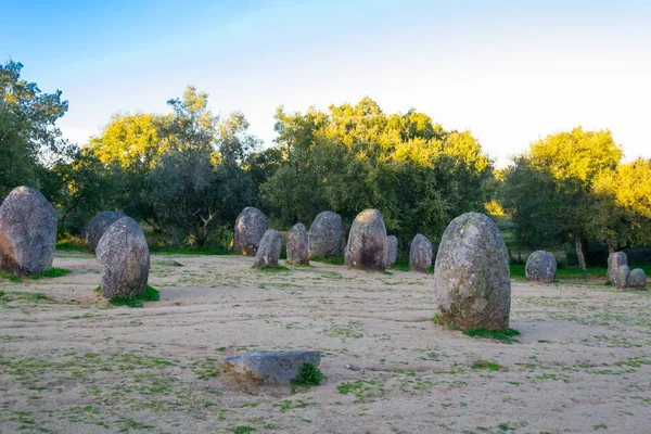 Menhirs in een Steencirkel Kortbij Evora in Portugal — Stockfoto