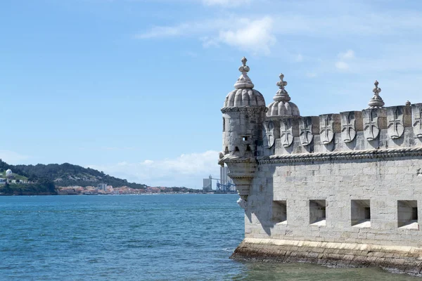 Torre Belem en la orilla del río Targus (Belem, Portugal ) — Foto de Stock