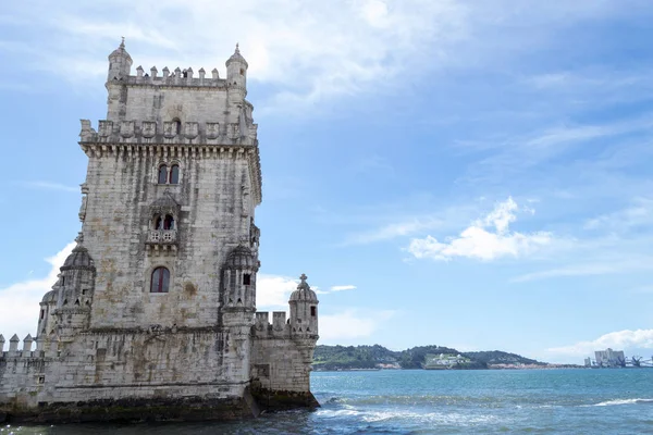 Belem tower in de oever van de rivier van Targus (Belem, Portugal) — Stockfoto