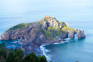 San Juan de Gaztelugatxe doğal görünümünü