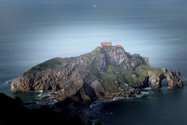 San Juan de Gaztelugatxe doğal görünümünü