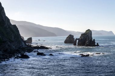 San Juan de Gaztelugatxe üzerinden Bask kıyı şeridi