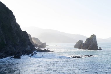 San Juan de Gaztelugatxe üzerinden Bask kıyı şeridi