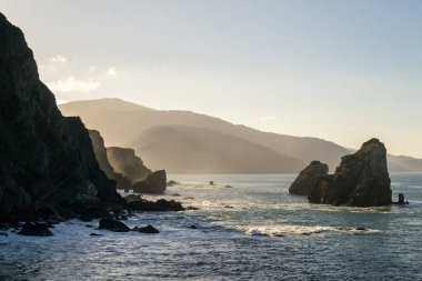 San Juan de Gaztelugatxe üzerinden Bask kıyı şeridi