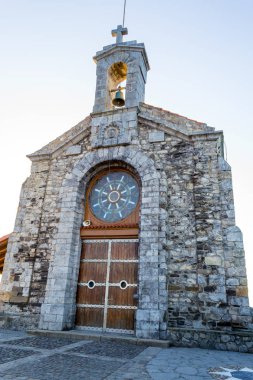 Bir ada üzerine San Juan de Gaztelugatxe Kilisesi