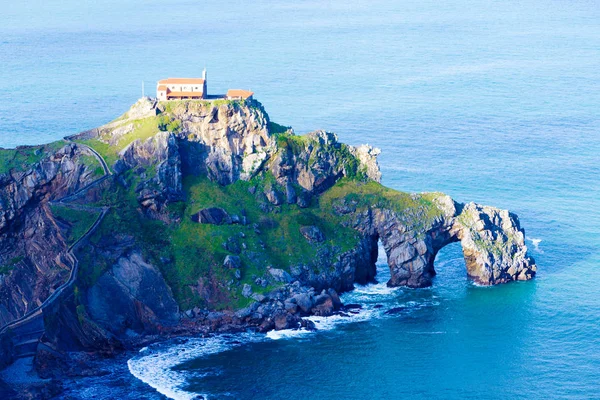 Festői kilátás nyílik a San Juan de Gaztelugatxe — Stock Fotó