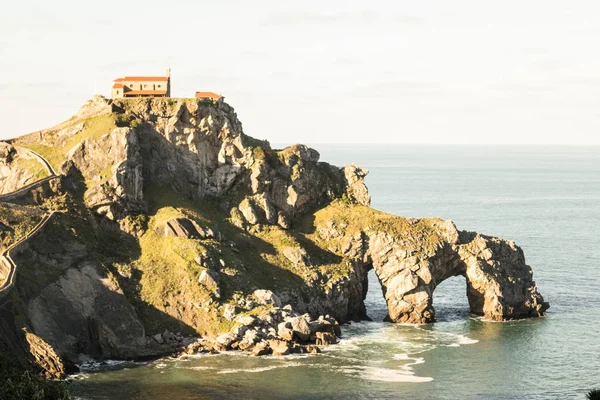 Festői kilátás nyílik a San Juan de Gaztelugatxe — Stock Fotó