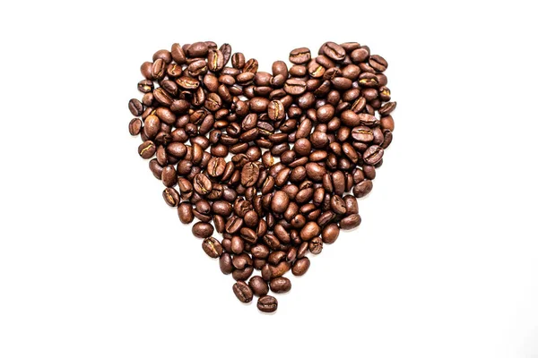 Forme de coeur créé avec des grains de café — Photo
