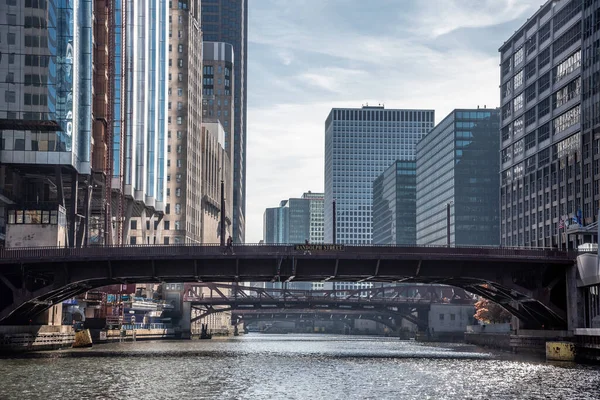 Många Broar Som Korsar Floden Chicago — Stockfoto