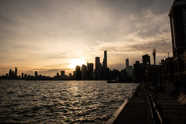 Donanma Skelesinden Gün Batımında Chicago Silueti — Stok fotoğraf