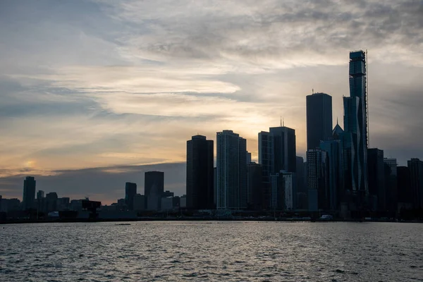 Donanma Skelesinden Gün Batımında Chicago Silueti — Stok fotoğraf