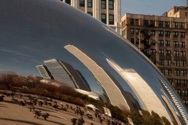 Chicago, IL, ABD - 9 Kasım 2019 - The Cloud Gate (nam-ı diğer Fasulye), Chicago 'nun en önemli eğlencelerinden biri.