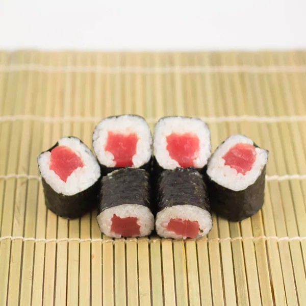 Sushi aislado / rollos . — Foto de Stock