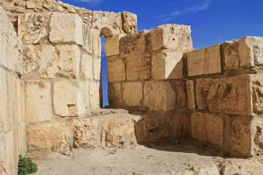Ortaçağ Kalesi ok yarık eski Jerusalem duvarındaki