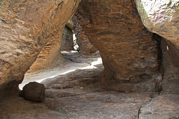 Formaciones de Hoodoo de gruta en el monumento nacional de Chiricahua, Arizona — Foto de Stock