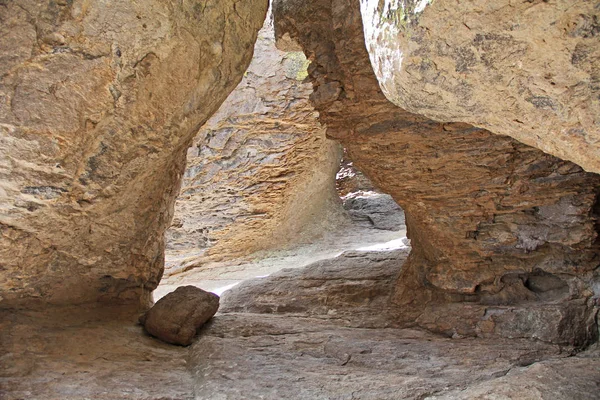 Jeskyni zerodovaných útvarů v Čirikahuové Národní památník, Arizona — Stock fotografie