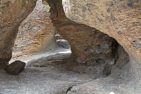 Grotto γρουσούζης σχηματισμούς στο εθνικό μνημείο Chiricahua, Αριζόνα — Φωτογραφία Αρχείου