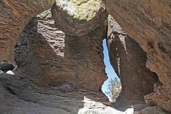 Formaciones de Hoodoo de gruta en el monumento nacional de Chiricahua, Arizona — Foto de Stock