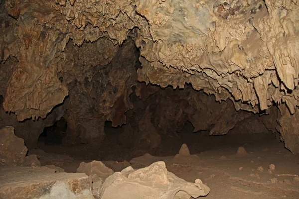 Copiar Espacio Dentro de la Cueva del Parque de Montaña Cueva Colosal — Foto de Stock