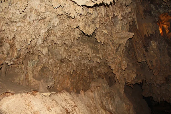 Dentro de la Cueva del Parque de la Montaña de la Cueva Colosal — Foto de Stock