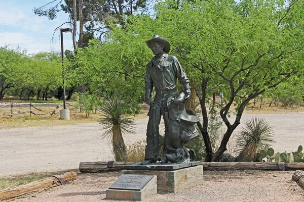 Estatua de vaquero en el rancho La Posta Quemada en Colosal Cave Mountain Park — Foto de Stock