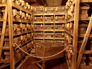 Williamstown, Ky, Amerika Birleşik Devletleri - 3 Kasım 2017: Noah's ark yineleme Ark karşılaşma lunapark Williamstown, Kentucky, ABD içinde hayvan kafesleri.