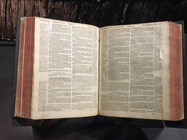 Williamstown, Ky, Amerika Birleşik Devletleri - 3 Kasım 2017: Cenevre İncil Püritenler ve hacılar arasında popüler 1615 Noah's ark yinelemedeki Ark karşılaşma lunapark Williamstown, Kentucky, ABD içinde