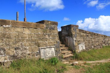 Deep Bay ve St. Johns Harbour, Antigua Barbuda Lesser Antilles, West Indies, Karayipler, resmi olarak, Keçi Tepesi.