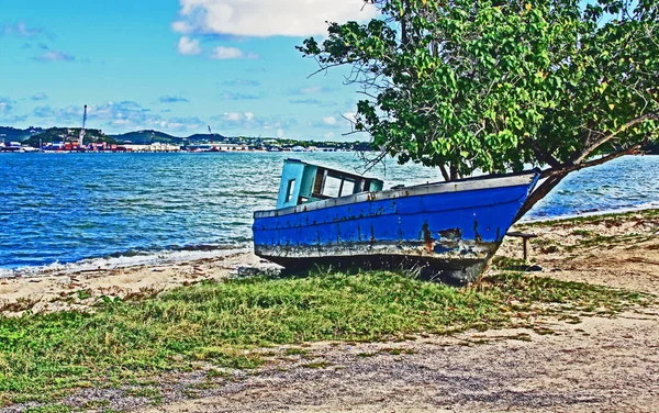 Övergiven Blå Fiskebåt Johns Hamn Stranden Antigua Barbuda Mindre Antillerna — Stockfoto