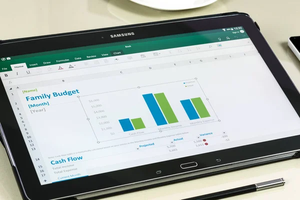 Приложение Microsoft Office Excel на планшете Samsung — стоковое фото