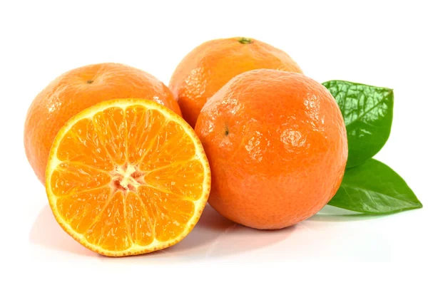 Frische und reife Mandarinen — Stockfoto