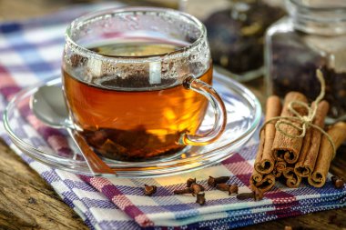 Baharat ile aromatik çay