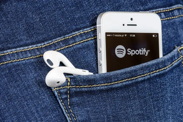 Το iPhone Se με Spotify App — Φωτογραφία Αρχείου