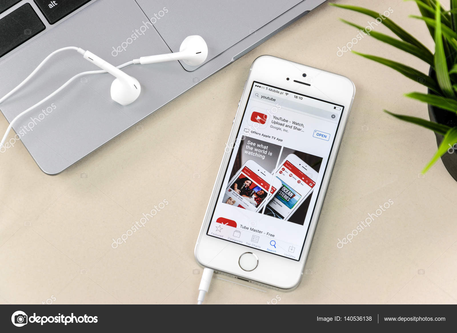 App on iPhone SE — Stock Editorial Photo © wdnet #140536138