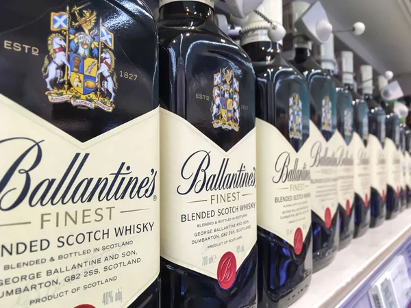 Botellas de whisky Ballantine 's — Foto de Stock