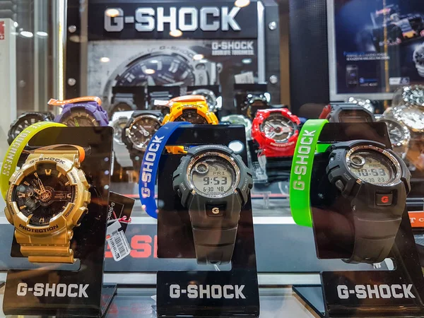 Casio G-Shock seyretmek bir vitrin içinde