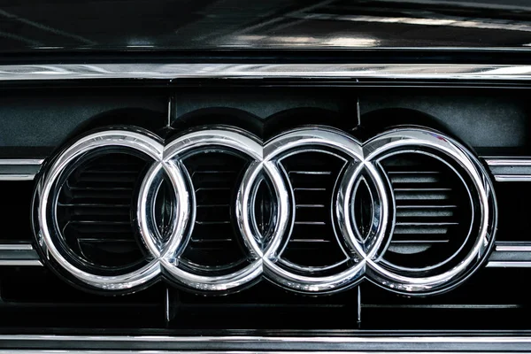 Audi Samochód zbliżenie znak — Zdjęcie stockowe