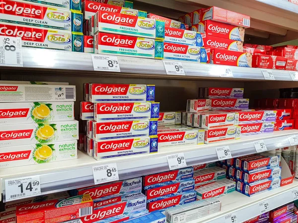 Çeşitli Colgate diş macunu
