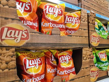 Lay'nın fiş üstünde stok rafa koymak