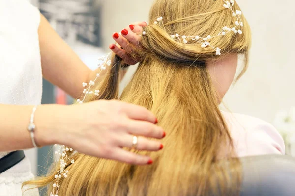 Arbeit im Friseursalon — Stockfoto