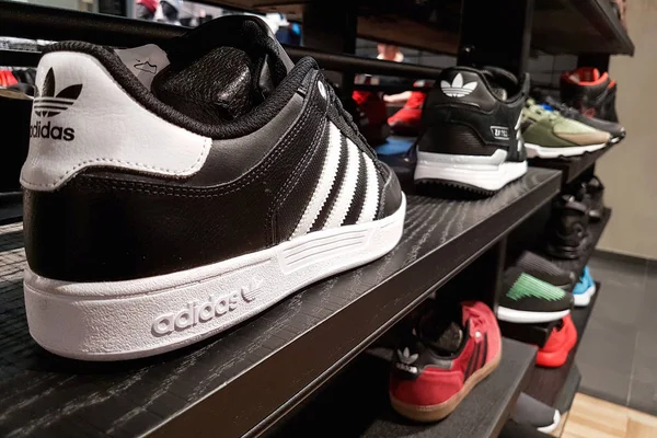 Adidas sportovní boty v detail — Stock fotografie